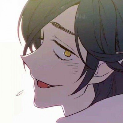 两女子推护理床上的老人赏花